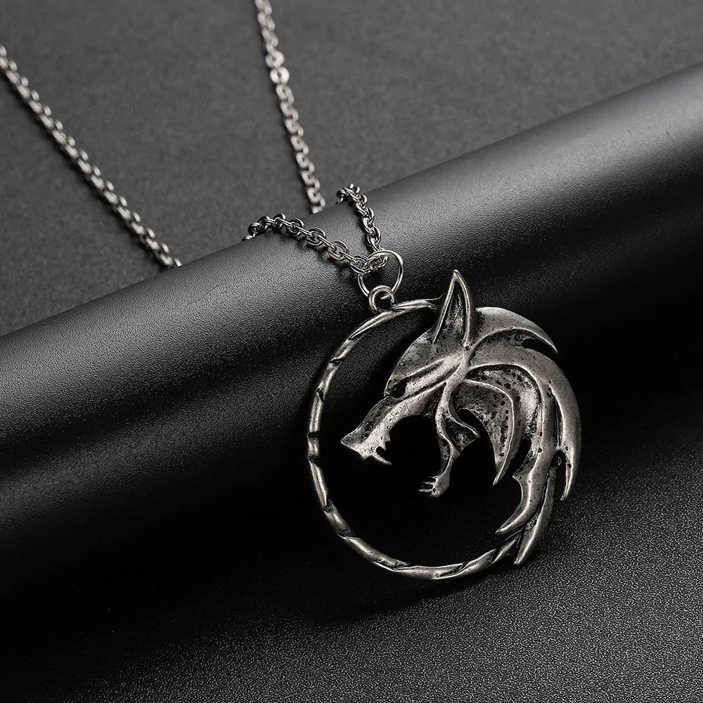 Wild Hunt Round Necklace - Intricate Wolf Head Pendant - Durable & High-Quality - 3.6cm Pendant Size - 50cm Link Chain