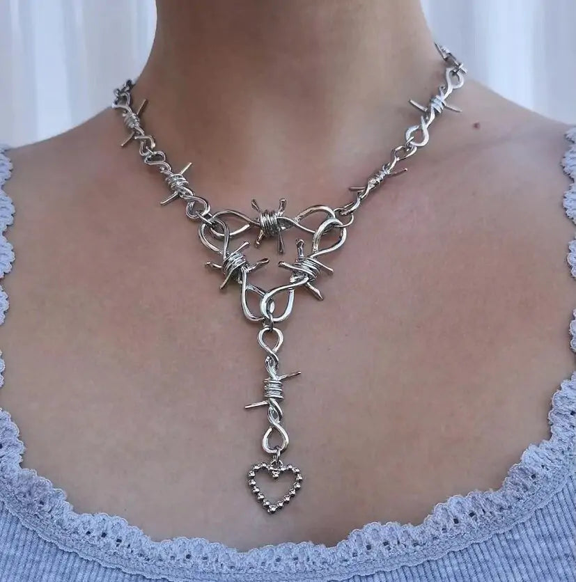 Hollow Love Heart Thorns Necklace - Stylish Punk Fashion