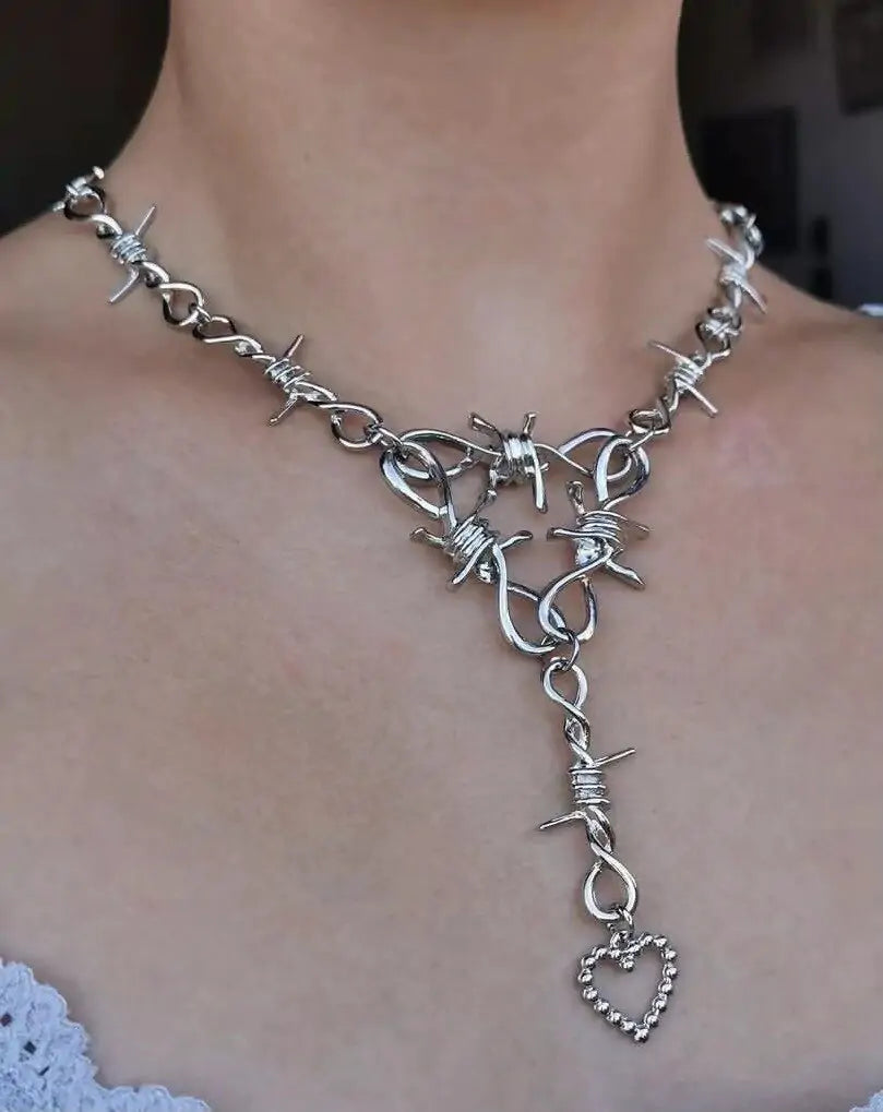 Hollow Love Heart Thorns Necklace - Stylish Punk Fashion