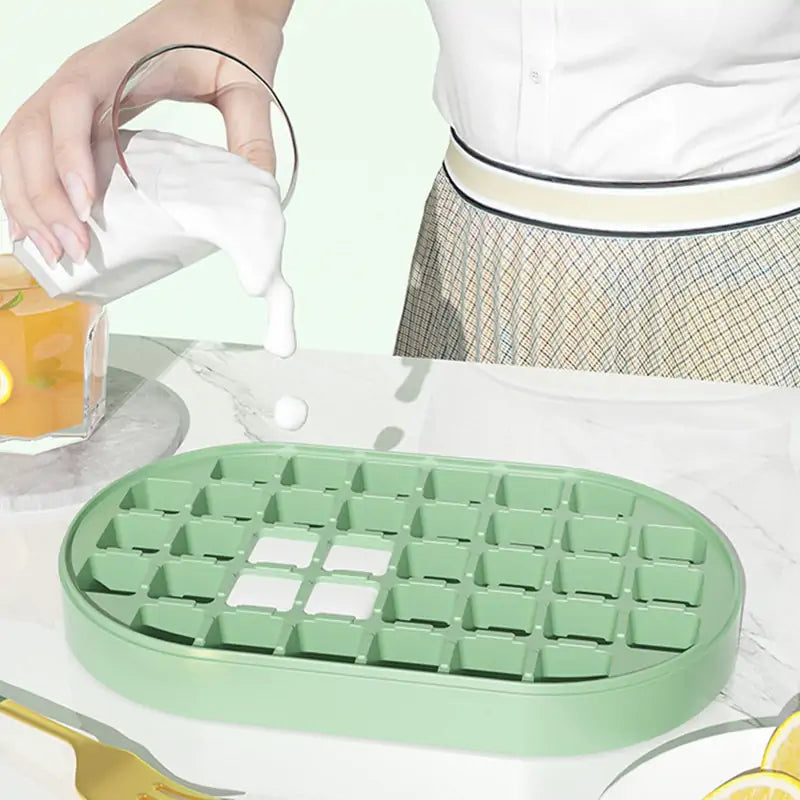 Ice Cube Tray with Lid and Bin - Keep Your Ice Fresh and Accessible